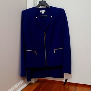 Tahari Size 6 Navy Suit